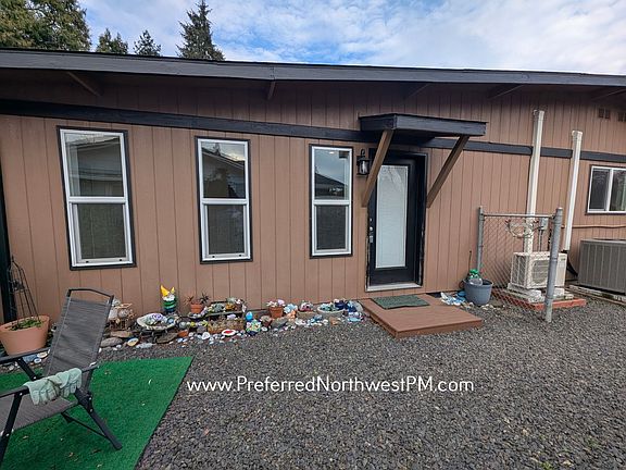 3rd image of 2522B Melrose Loop