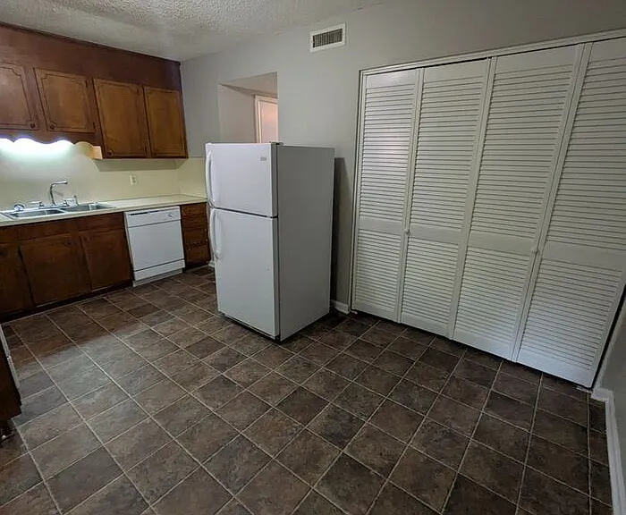 1637 16th St NE #6 — Photo 3