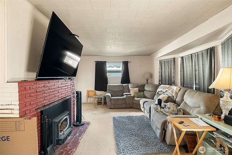 3rd image of 604 Simpson Avenue