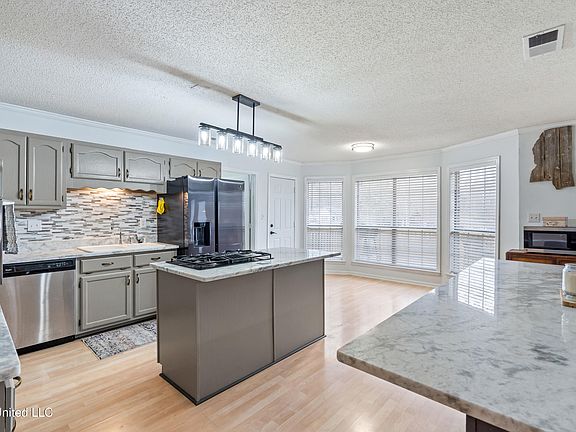 3rd image of 4198 Bienville Rd