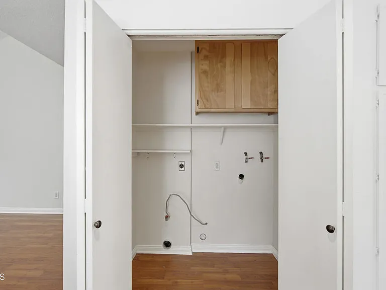 9026 Feather St — Photo 18