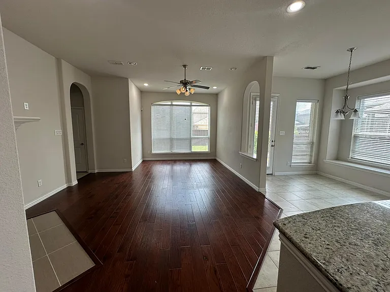 5660 Domer Dr — Photo 3
