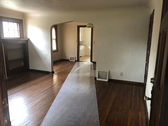 Livingroom with separate Dining room