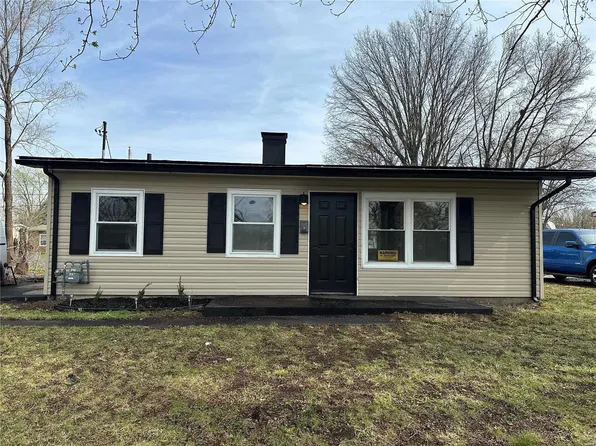1129 Saint Michael Dr, Cahokia, IL 62206