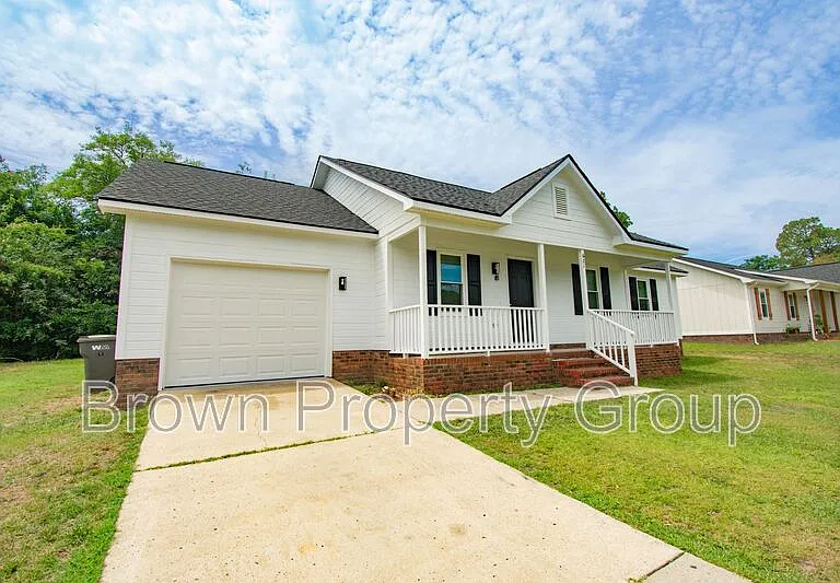 621 Winthrop Ct — Photo 2