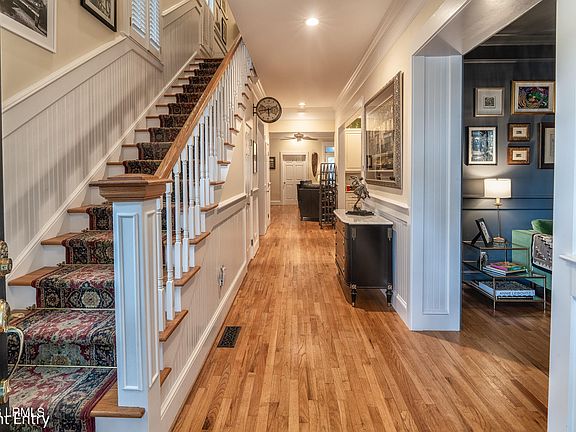2nd image of 31 Newpoint Road