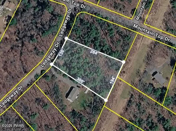 147 Ledgeway Dr, Dingmans Ferry, PA 18328