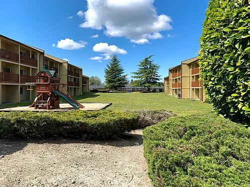 Laurel Court Apartments Photo 1