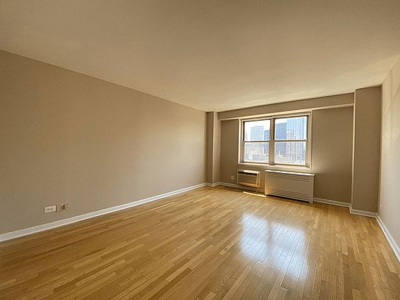 4th image of 310 Greenwich St APT 37F