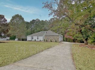 150 Drennan Dr, Fayetteville, GA 30215