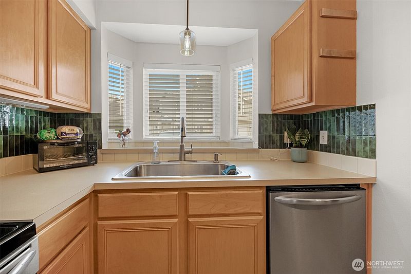 5th image of 459 Queen Avenue NE #303