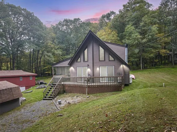 1452 Lake Ln, Pocono Lake, PA 18347