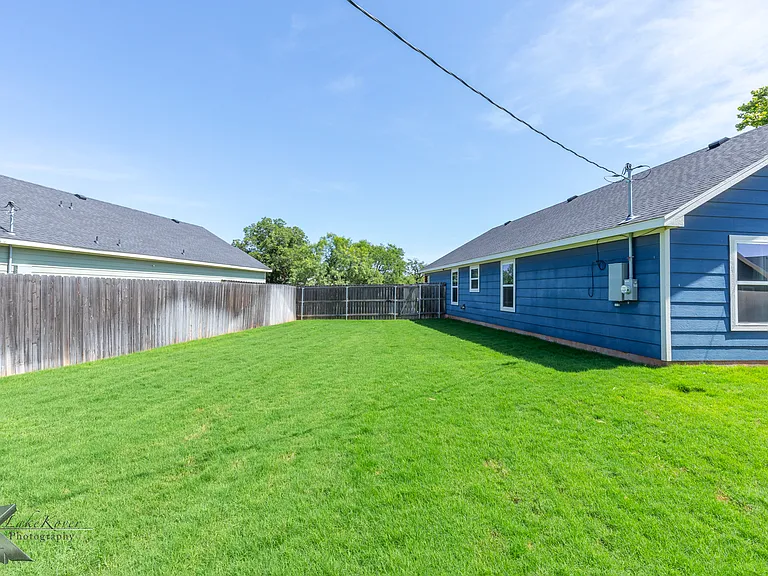 3233 Ann Arbor Ln — Photo 5