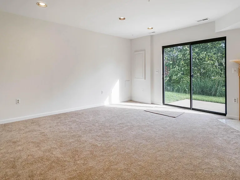 45 Queen Neva Ct #B — Photo 11