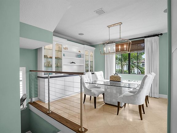 4th image of 72 NW Chaucer Lane