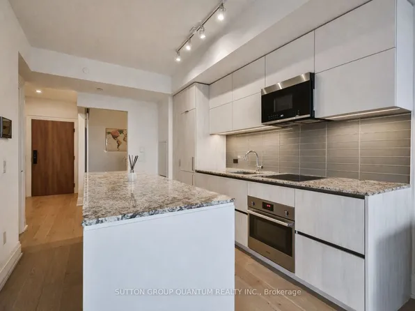 21 Park St E #1009, Mississauga, ON L5G 0C2