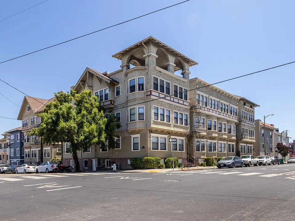 Building Photo 4
