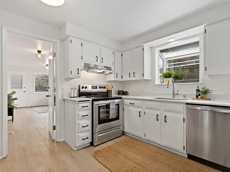 3601 NE 145th St — Photo 13