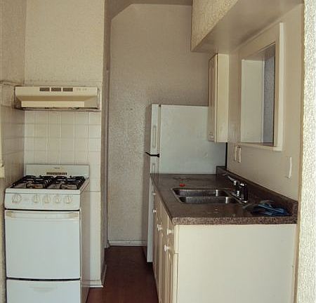 KITCHEN WITH HARDWOOD FLOOR