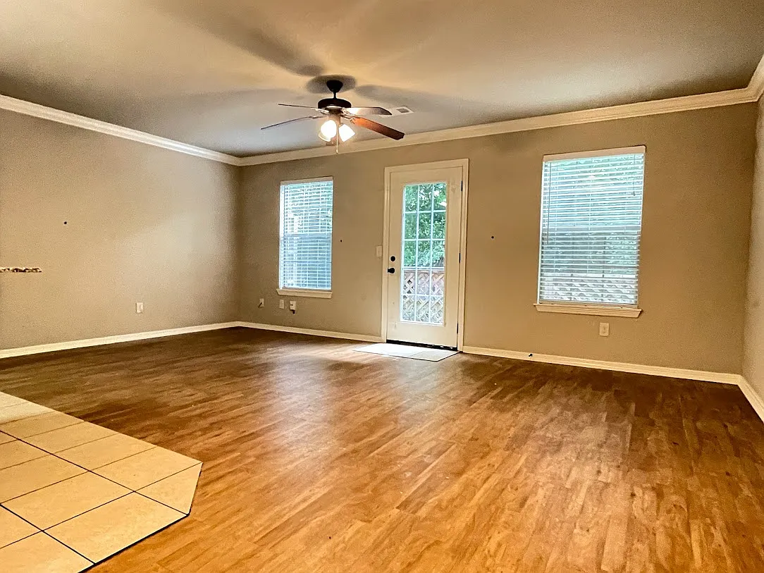 1536 North London Avenue - 1 — Photo 3