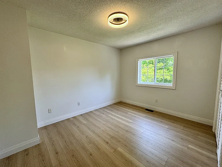 212 Churchland Dr — Photo 26