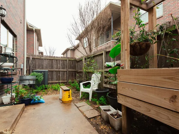 132 Forest (pvt) Dr, College Station, TX 77840