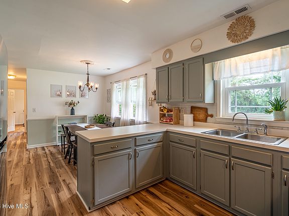 3rd image of 2043 N Kerr Avenue