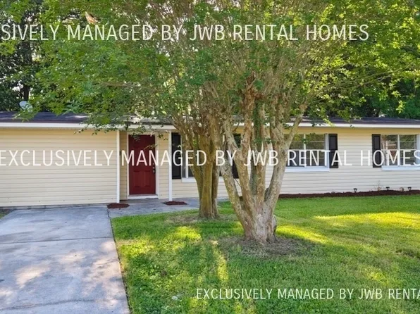 1915 Debutante Dr, Jacksonville, FL 32246