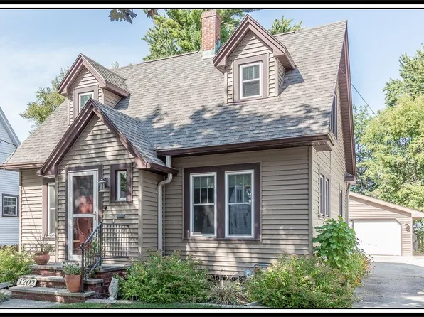 1202 W Summer St, Appleton, WI 54914