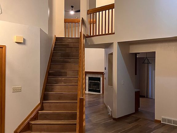 3rd image of 4400 San Remo Cir