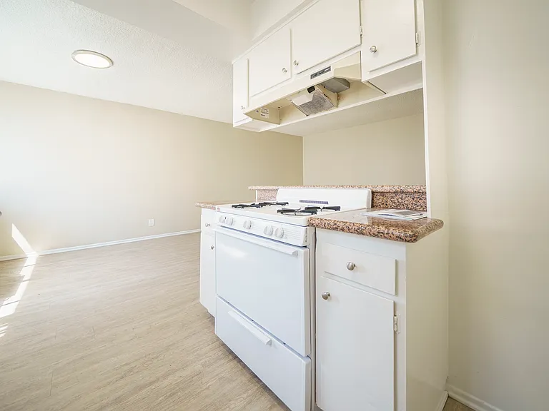 Gas Range in all units!