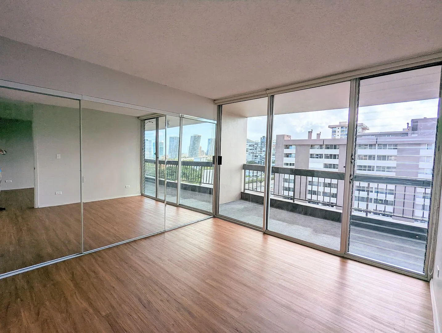 Partly Furnished 1-Bedroom 1-Bath with 1 parking @ Kinau Lanais in Makiki — Photo 3