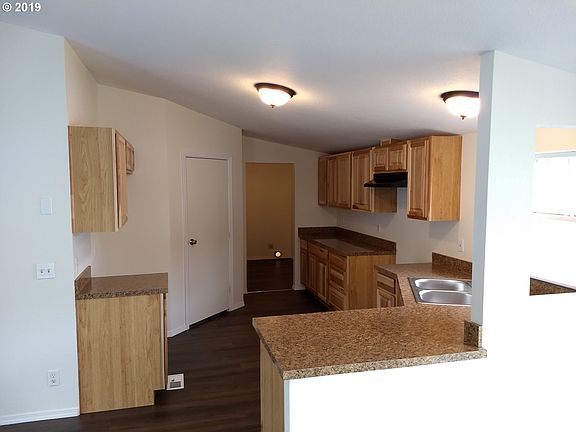 5th image of 921 Stillwater Dr
