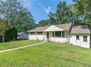 10 Maple Ter, Ledyard, CT 06339