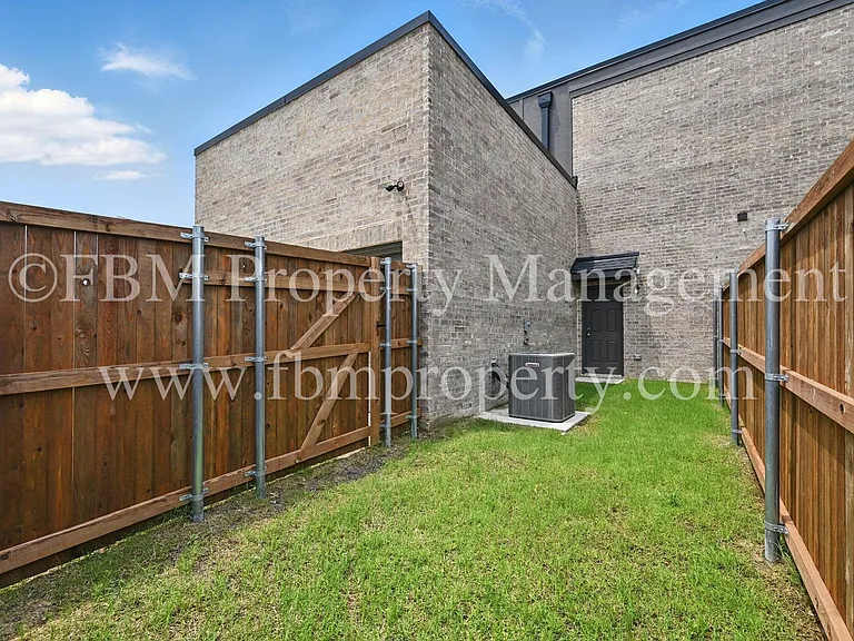 2112 Dena Dr — Photo 19