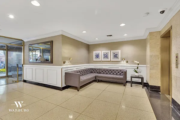 Sold by Warburg | media 6