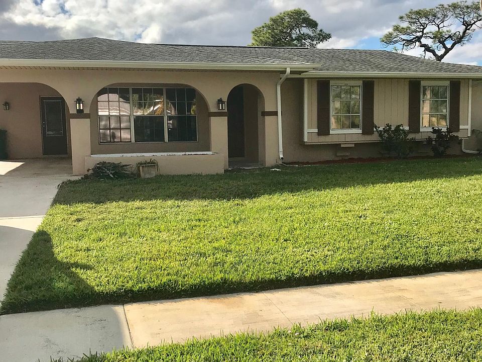 1st image of 550 NE Solida Cir