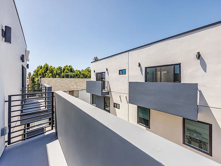 11311 Collins St — Photo 31