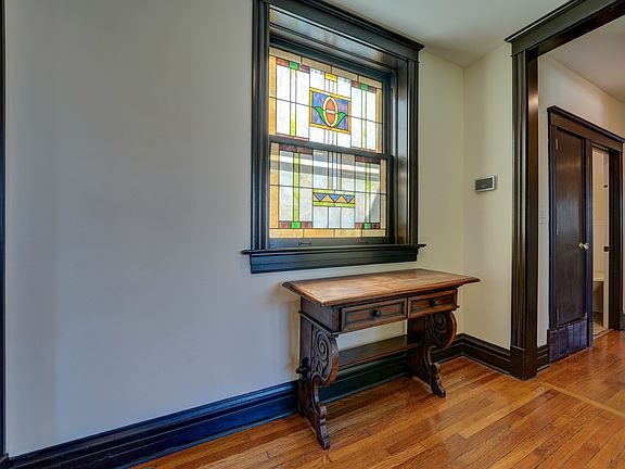 5th image of 3548 Victor St APT 3W