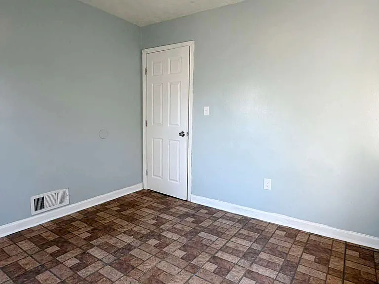 115 Shepherd Dr — Photo 3
