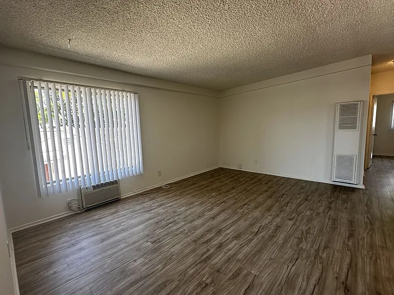 1156 Alameda Ave — Photo 3