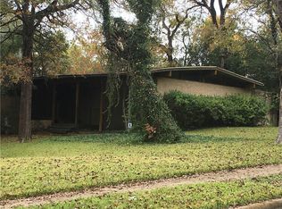 10433 Vinemont St, Dallas, TX 75218