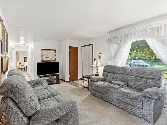 4th image of 2823 Vermillion St