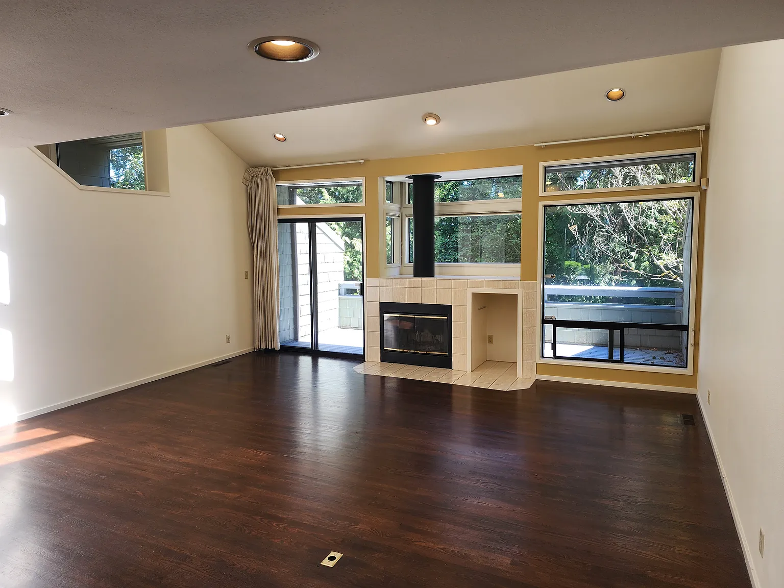 2 bed, 1900 sqft, $4,500 — Photo 2