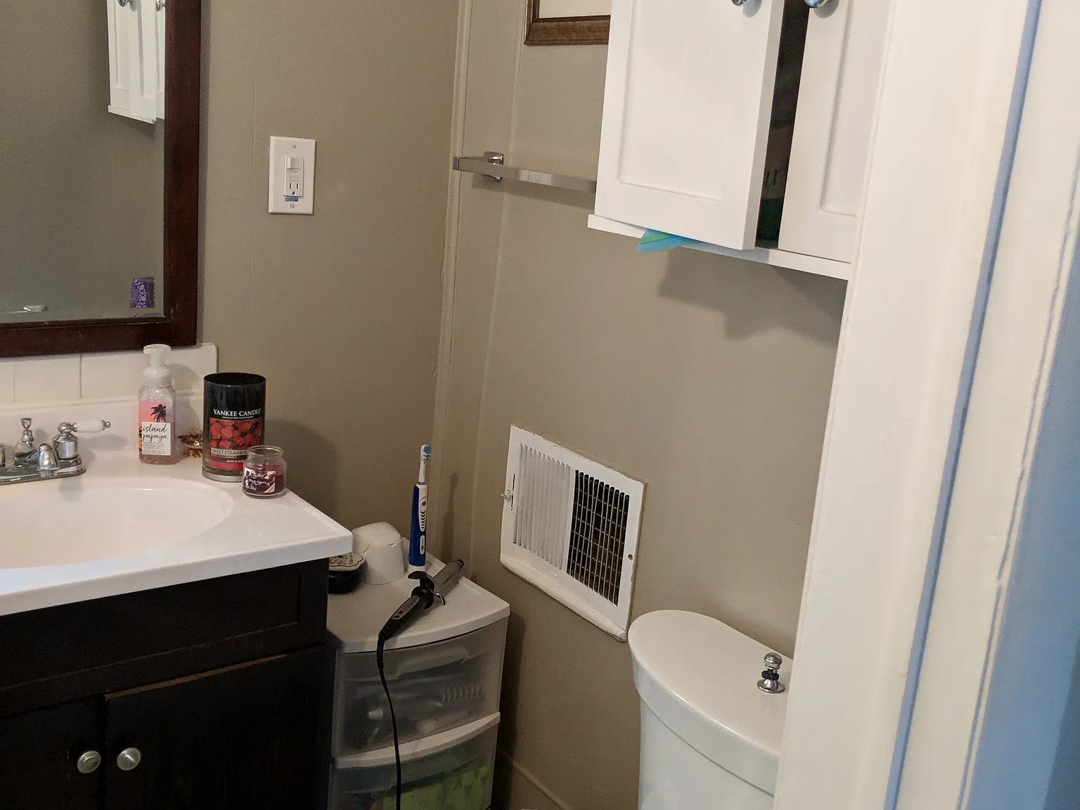 3 bed, 1000 sqft, $2,100 — Photo 2