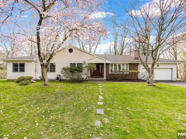 11 Sunset Rd, Demarest, NJ 07627