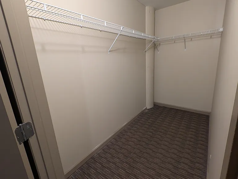 Type 9 walk in closet