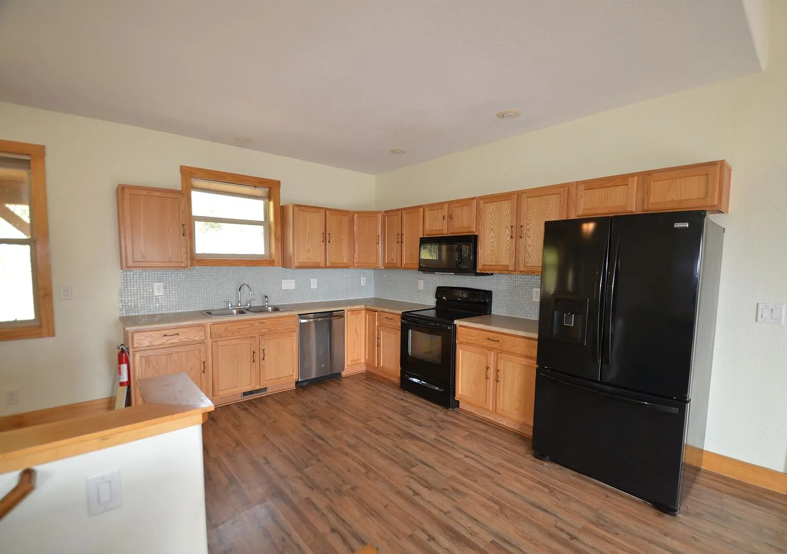 600 Edgewood — Photo 3