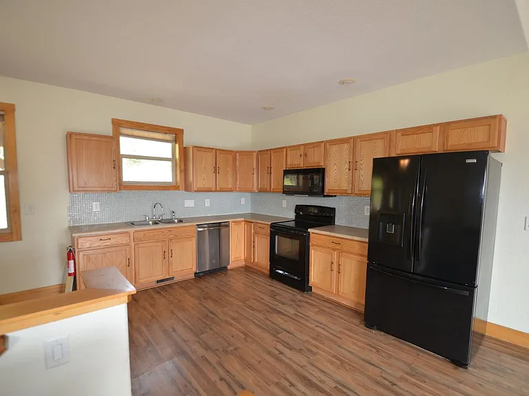 600 Edgewood Rd — Photo 3