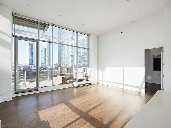 3rd image of 26-26 Jackson Ave Penthouse 1001